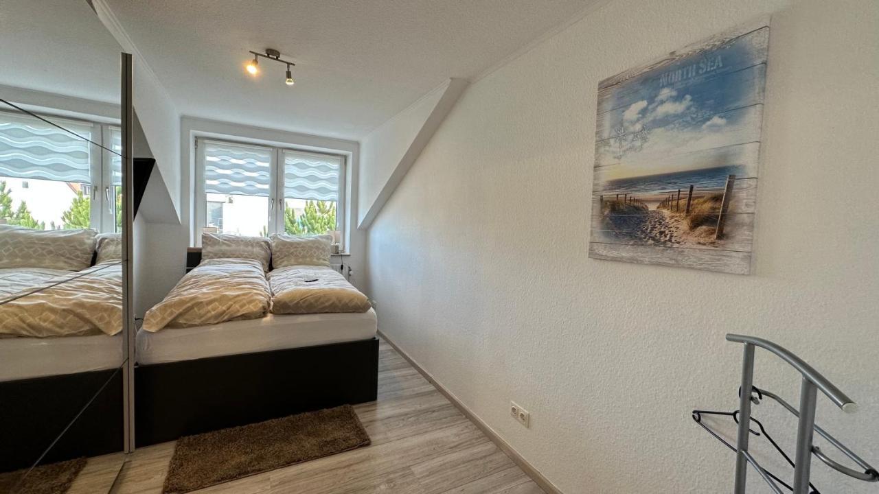 Mit Blick Aufs In Wilhelmshaven